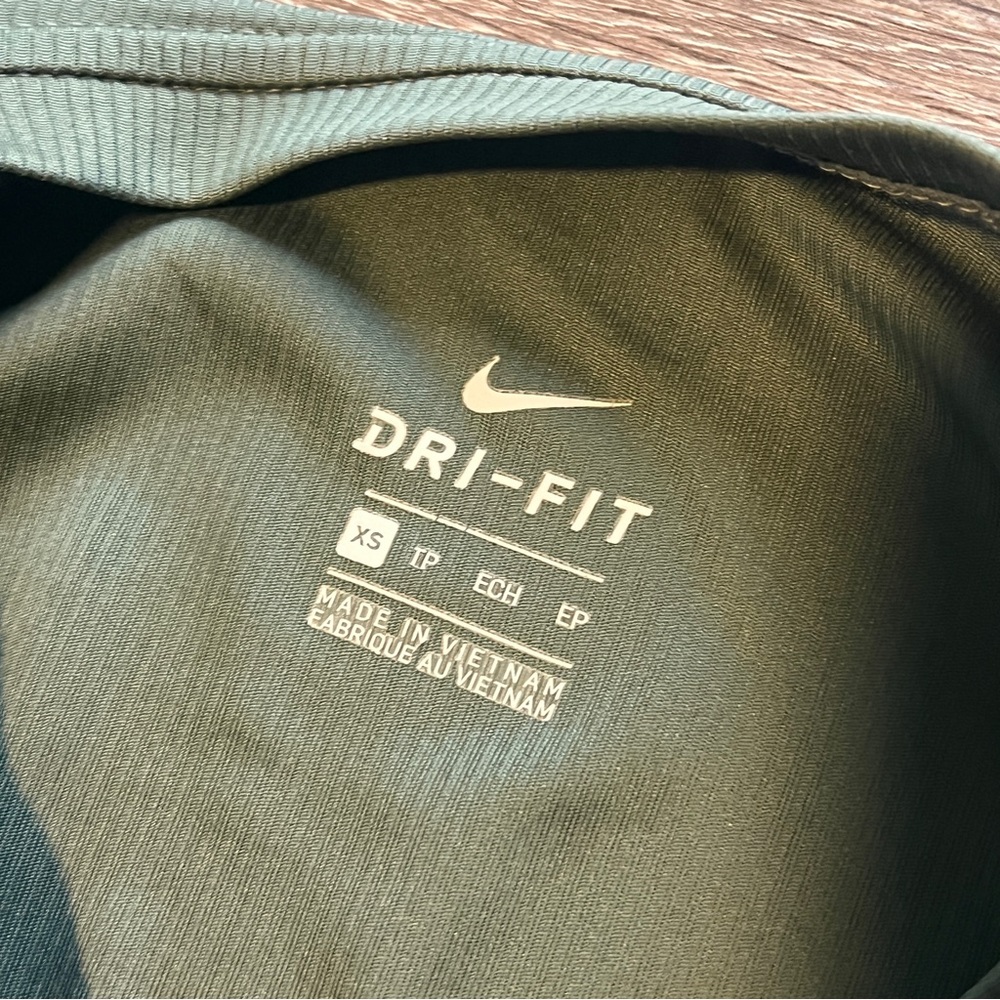 Nike Bundle! XS Black Long-Sleeve Tee with Bright Pink Logo & Green tank top - Picture 4 of 6